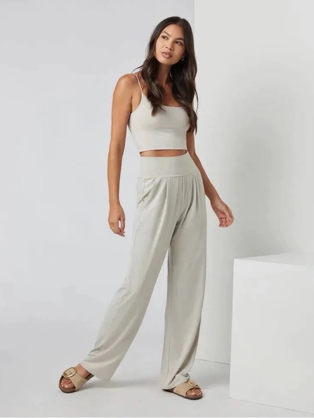 Vuori Wide-Leg High-Waist Pants in black